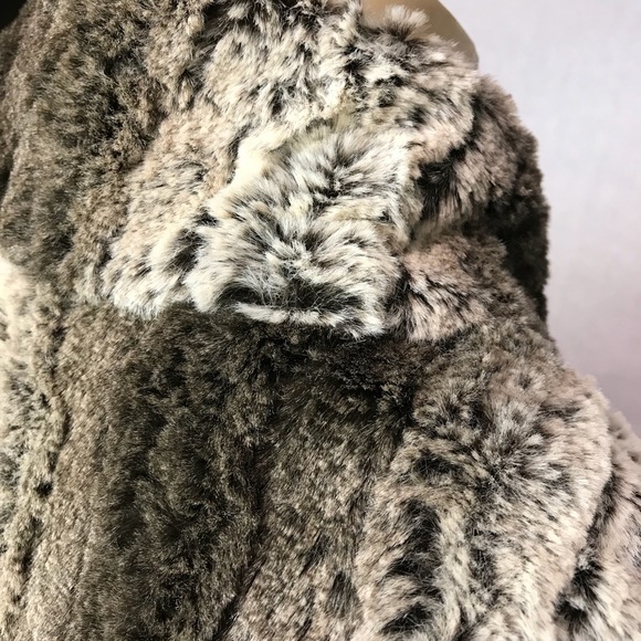 Women's Eight Sixty Faux Rabbit Fur Mock Neck Zip - Picture 8 of 8